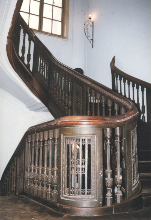 L’escalier d’honneur du XVIIIe siècle en 2002.