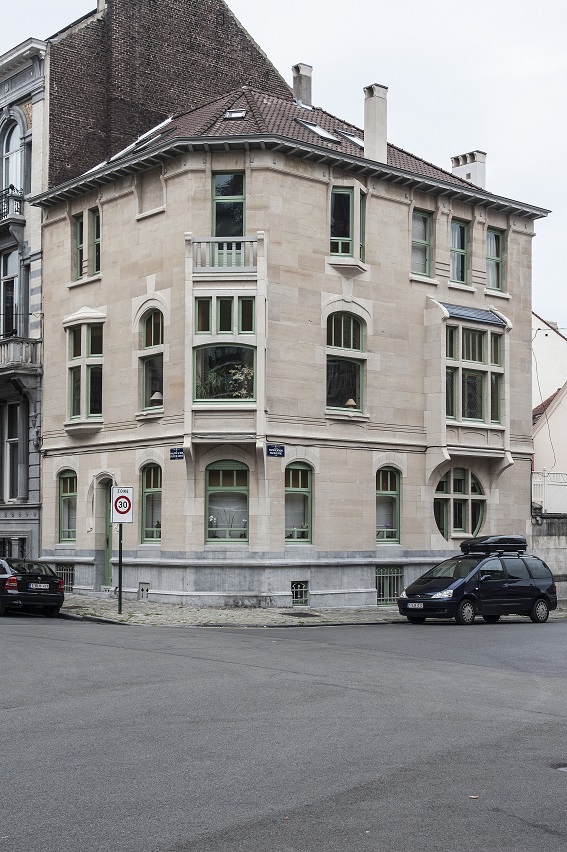 Buitenschil van het huis na restauratie (foto 09/2018) © urban.brussels